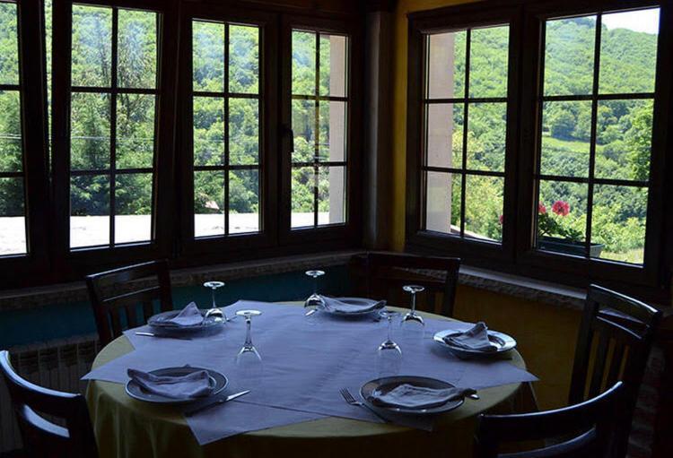 Hotel Restaurante La Carasca Orlé Zewnętrze zdjęcie
