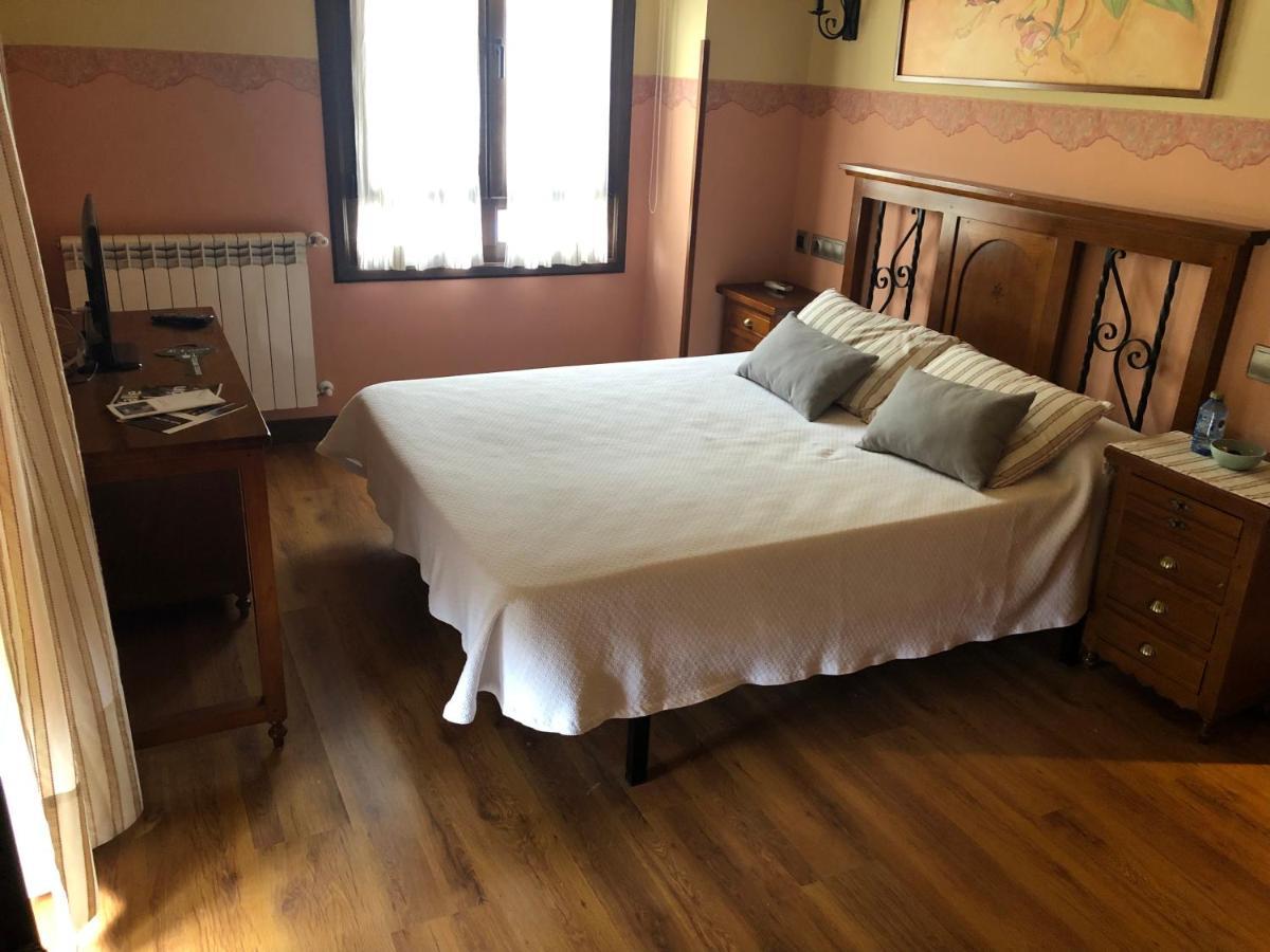 Hotel Restaurante La Carasca Orlé Zewnętrze zdjęcie