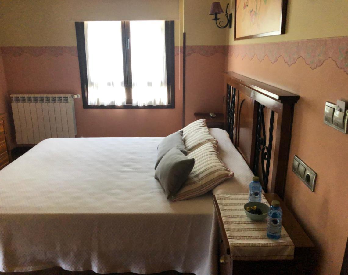 Hotel Restaurante La Carasca Orlé Zewnętrze zdjęcie